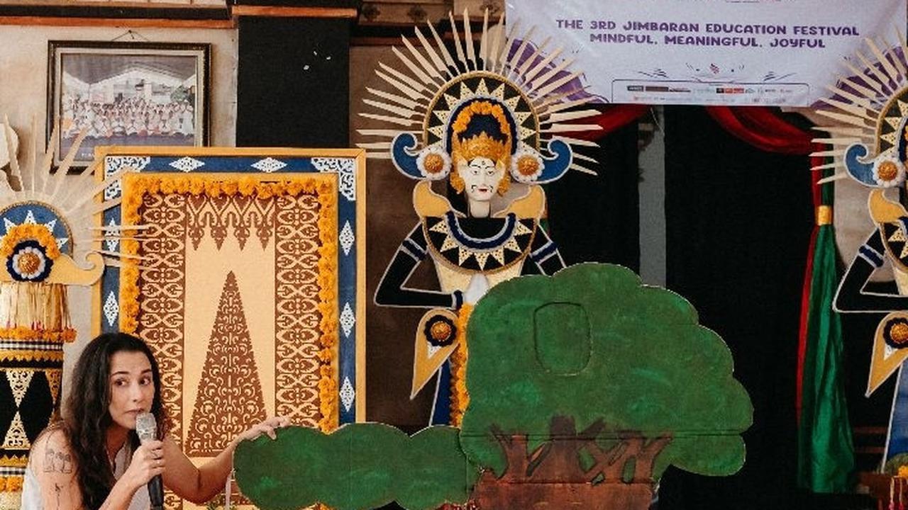 7 Potret Dahlia Poland dan Anak Ikut Lomba Mendongeng di Sekolah, Raih Juara Pertama