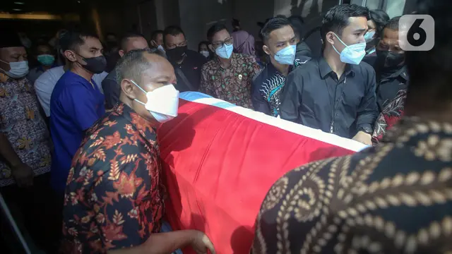 FOTO: Jenazah Menpan RB Tjahjo Kumolo Dibawa Tinggalkan RS Abdi Waluyo