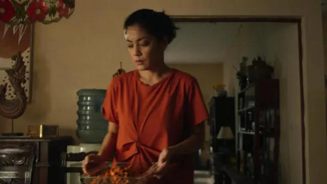 Lulu Tobing sebagai Aryati di Yang Tak Terlupakan. (Foto: Dok. Falcon Pictures)