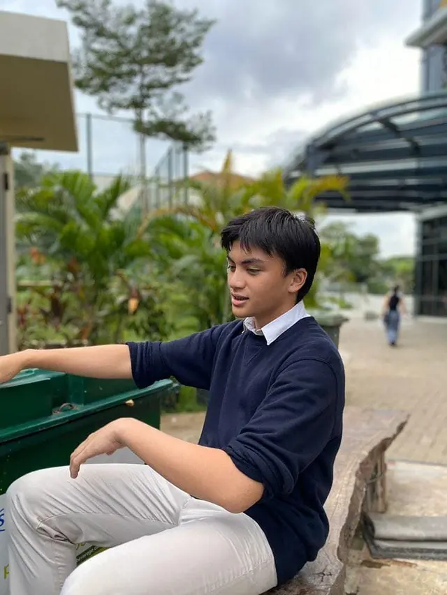 Pesona anak Anjasmara, tampannya warisi wajah sang aktor