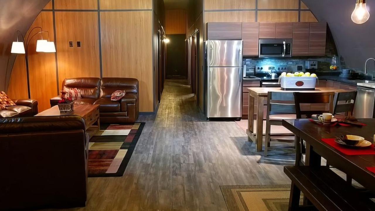 Bunker ini juga memiliki seperti brankas bank dan memenuhi kriteria asuransi yang paling ketat.