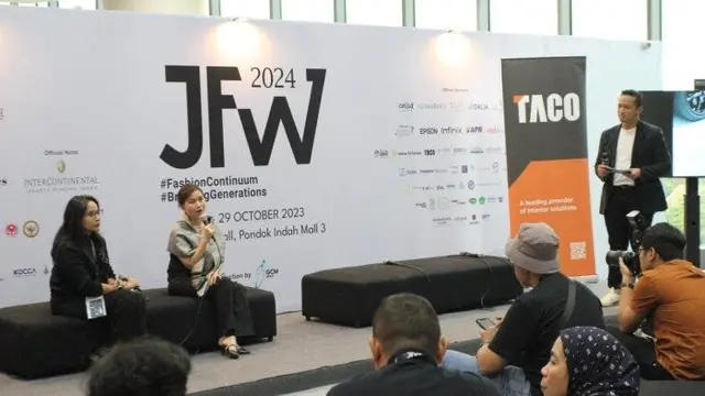 Ajang Jakarta Fashion Week 2024