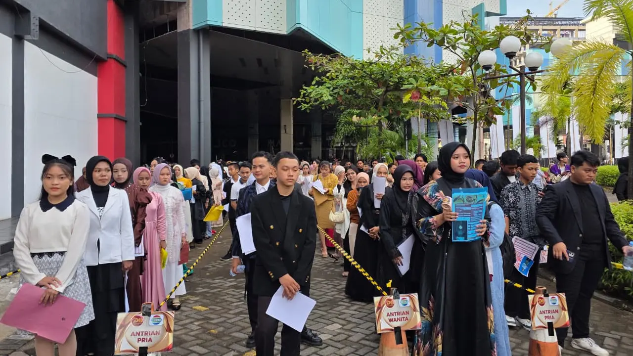 Peserta dari Berbagai Penjuru Daerah Mengikuti Audisi Offline D'Academy 8 di Kota Makassar