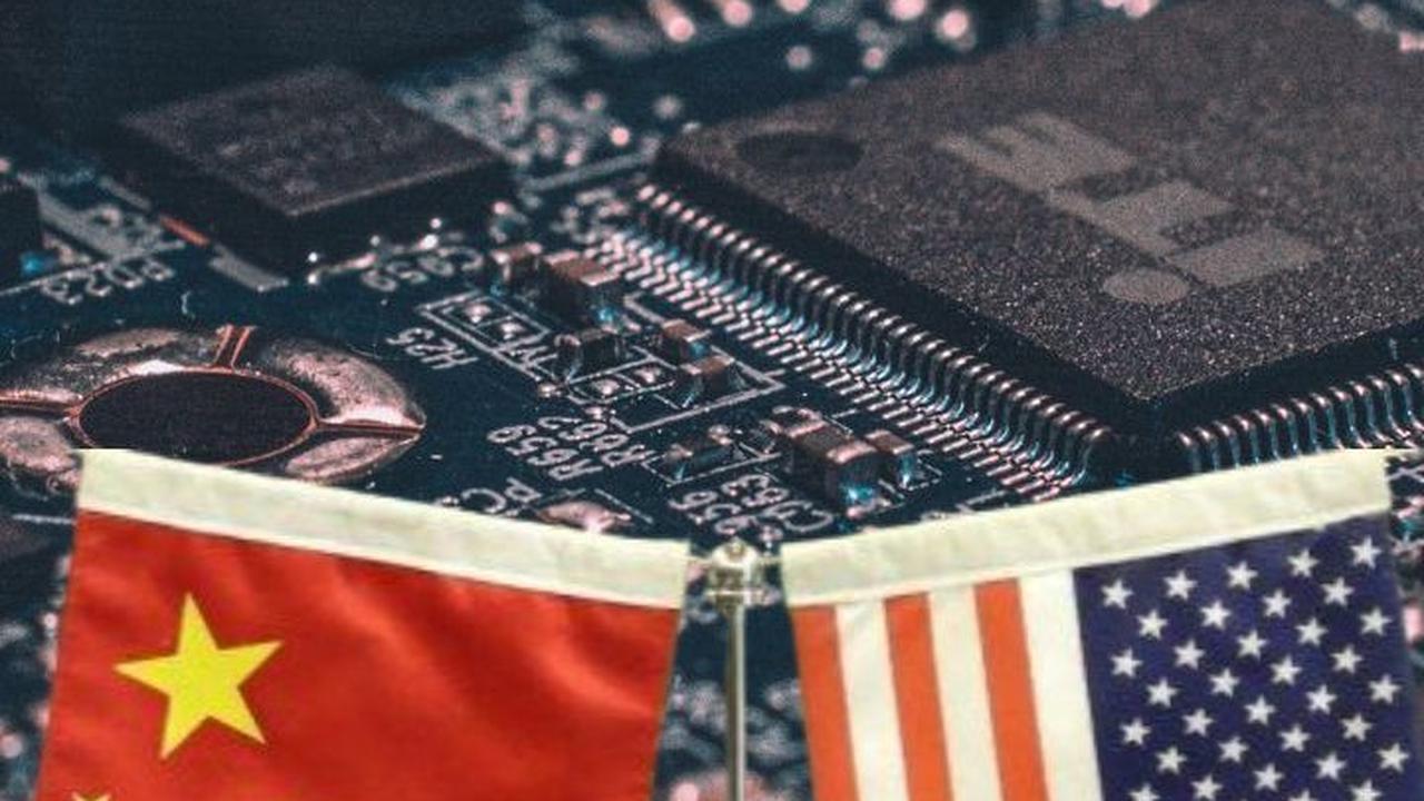 AS Makin Serius Jegal Investasi Teknologi ke China, Buntut Larang Pakai iPhone?