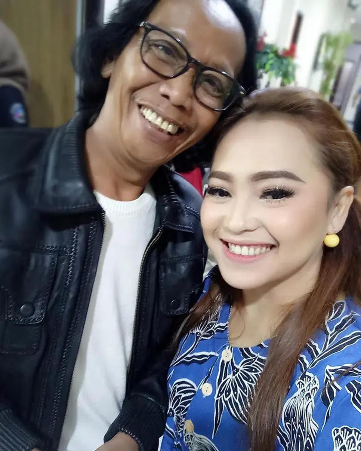 9 Potret Kenangan Lawas Cantiknya Mendiang Mpok Alpa Ketika Awal-awal Viral Tahun 2018 Lalu, Bikin Nostalgia
