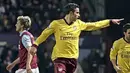 Striker Arsenal Robin van Persie sesudah mencetak gol dalam partai Liga Premier melawan West Ham di Upton Park pada 15 Januari 2011. AFP PHOTO/IAN KINGTON