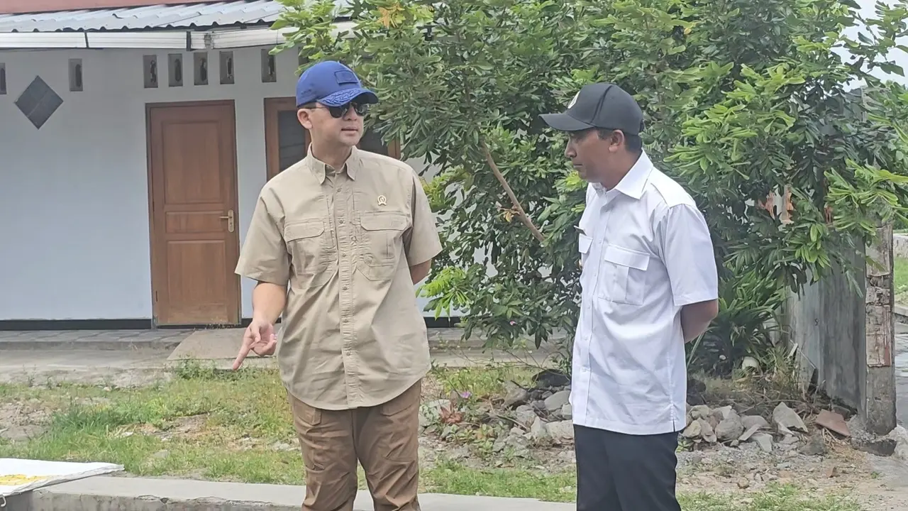 Menteri Transmigrasi, Muhammad Iftitah Sulaiman Suryanagara, mendatangi Desa Ponggok, Klaten, Jawa Tengah.