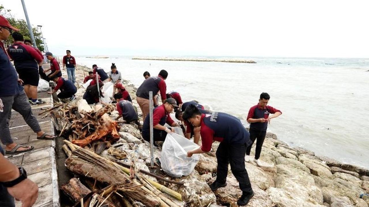Aksi Bersih Pantai Discovery Kartika Plaza Hotel Kumpulkan 2 Ton Sampah