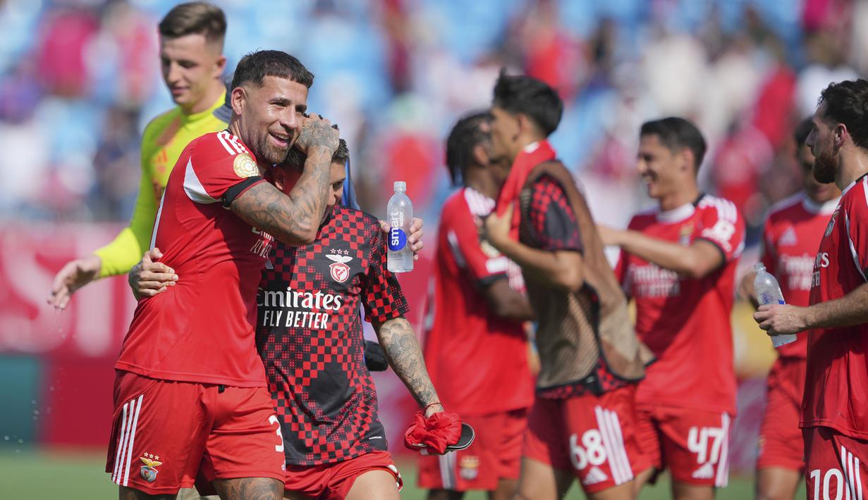 Pemain Benfica merayakan kemenangan atas Bayern Munchen dalam laga lanjutan Grup C Piala Dunia Antarklub 2025 melawan Bayern Munchen di Bank of America Stadium, Charlotte, Amerika Serikat, Rabu (25/06/2025) WIB. (AP Photo/Chirs Carlson)