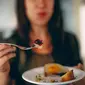 Kenali beberapa hal penting seputar masalah Eating Disorder. /unsplash.com/ Helena Montez
