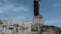 Lampu lalu lintas mati saat listrik padam di Cannes, Prancis selatan, Sabtu, 24 Mei 2025. (AP/Lewis Joly)