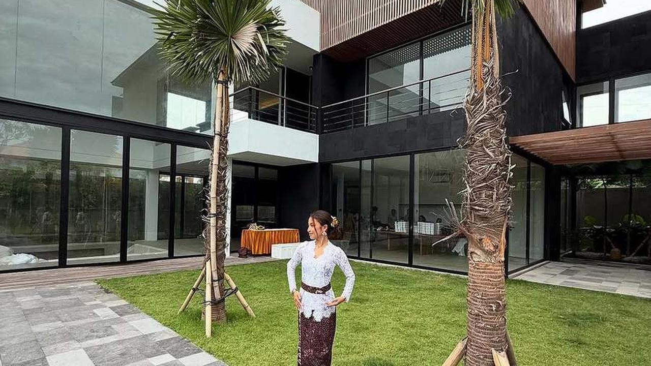8 Potret Rumah Mewah Baru Jennifer Coppen, Dibangun untuk Kamari - Lakukan Upacara Melaspas Sebelum Dihuni