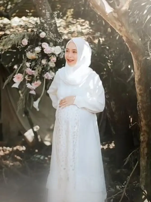 Wanita Ini Lakukan Maternity Shoot di Kandang Ayam, 6 Hasil Fotonya Bikin Takjub