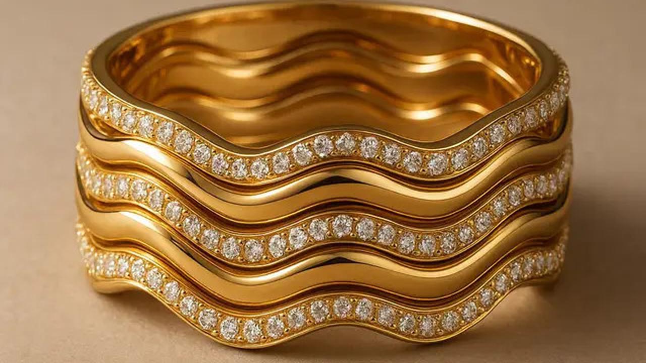7 Model Gelang Emas Gelombang Bertumpuk yang Lagi Tren di 2025