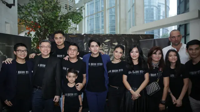 [Fimela] Preskon film Kain Kafan Hitam