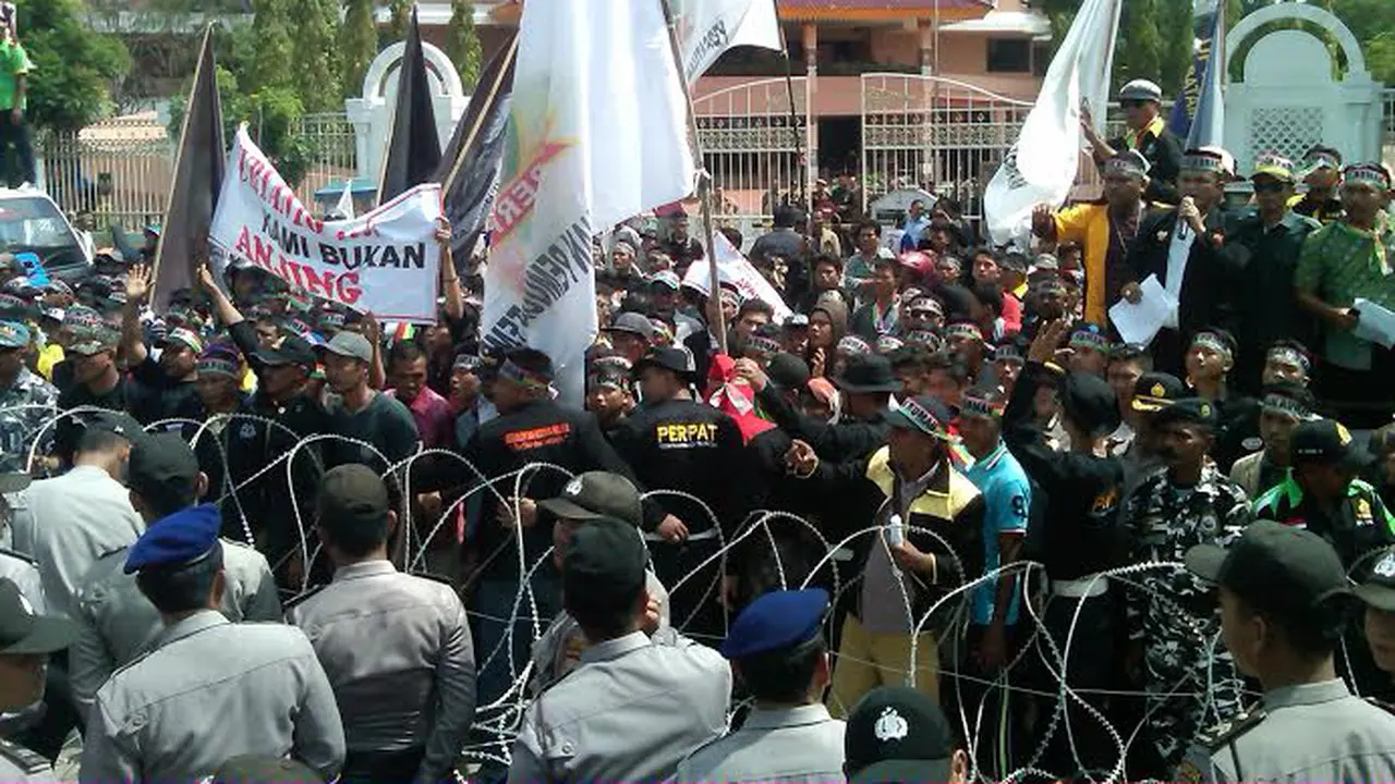 Gara-gara Komentar di Facebook, Ketua DPRD Batam Didemo Warga