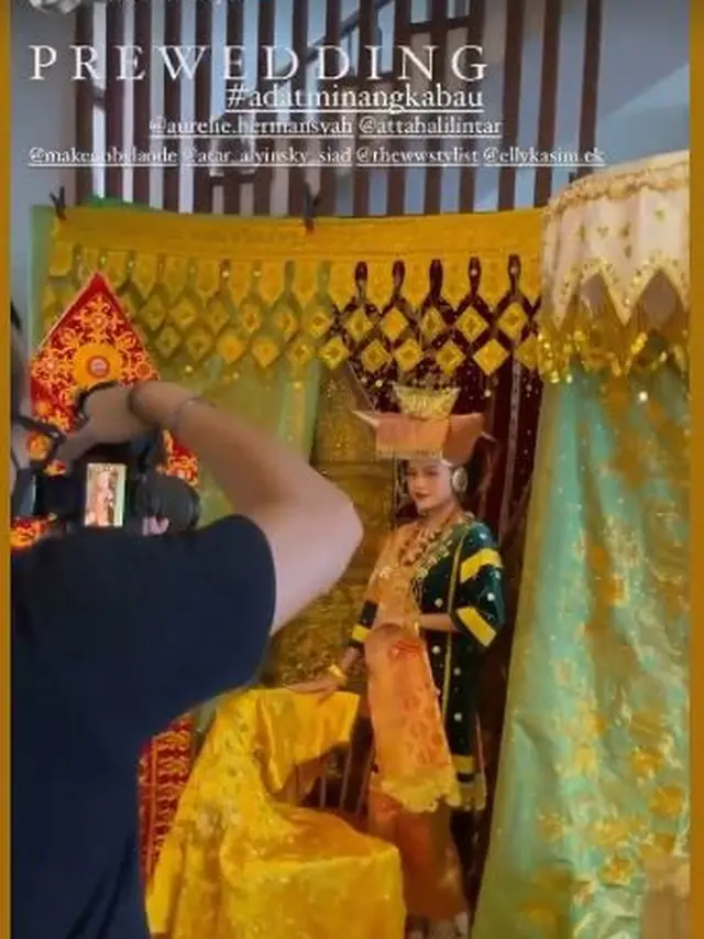 6 Prewedding Aurel Hermansyah dan Atta Halilintar Pakai Busana Adat Minangkabau