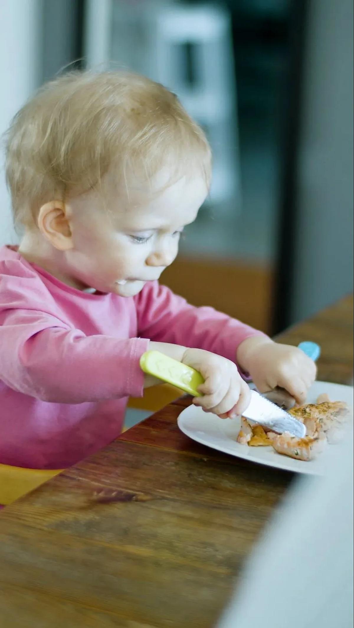 Dengan memasukkan berbagai makanan ini ke dalam menu harian si Kecil, Mama dapat memastikan bahwa ia mendapatkan karbohidrat yang diperlukan untuk pertumbuhan dan perkembangannya.&nbsp;