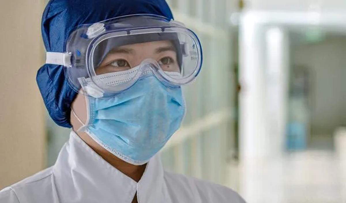 Hal krusial lainnya yang perlu mendapat perhatian, lanjut John, yakni kurangnya dokter spesialis di Tanah Air sehingga membuat masih banyak masyarakat Indonesia berobat ke luar negeri.