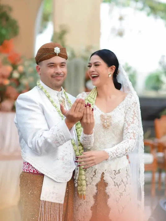 <p>Kabar bahagia datang dari pesinetron Hana Saraswati. Pada 21 September lalu, ia telah resmi menikah dengan kekasihnya, Justin Harijawan. [Foto: IG/@thepotomoto].</p>