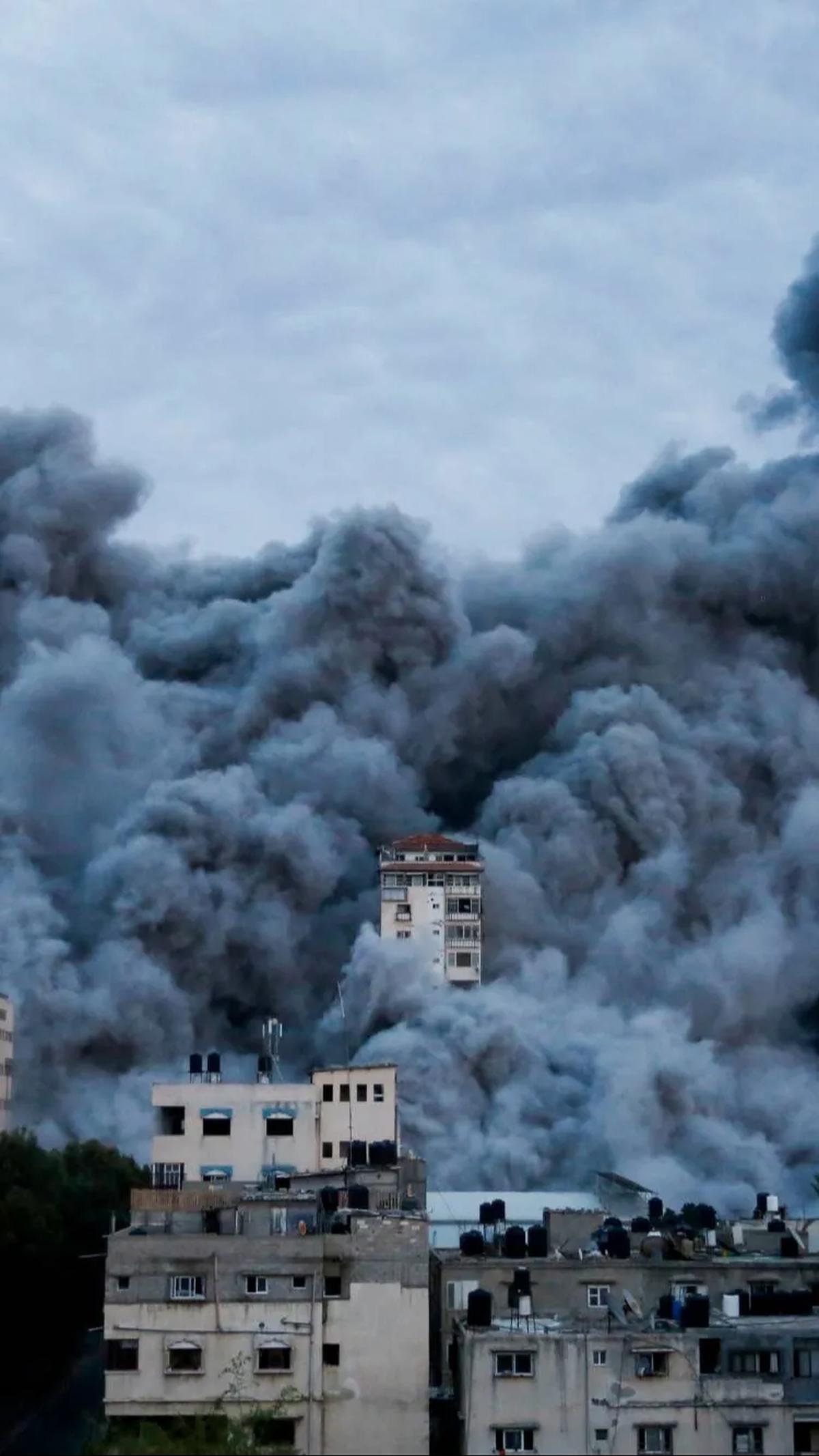 Hingga hari ini Israel terus membombardir Jalur Gaza selama lebih dari dua pekan, sebagai balasan atas serangan mendadak Hamas ke Israel pada 7 Oktober.