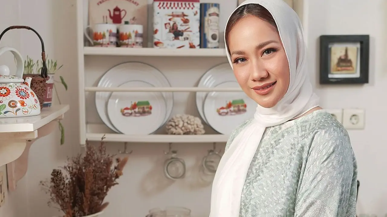 Pesona Bunga Citra Lestari dalam Balutan Hijab, Banjir Pujian