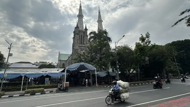 Kumandang Azan Masjid Istiqlal di Tengah Doa Kolekta Jumat Agung Gereja Katedral