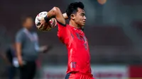 Lemparan ke dalam Pratama Arhan. (Bola.com/Dok.True Bangkok United).