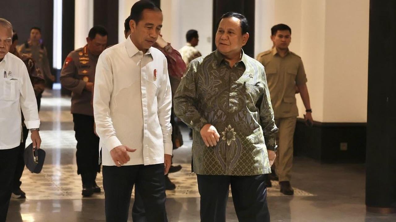 VIDEO: Kata-Kata Spontan Prabowo Terkejut Ibu Iriana Nimbrung Ikut Foto Bareng di IKN
