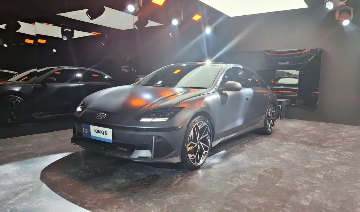 <b>5. Hyundai Ioniq 6</b><br>Meski baru dipasarkan Agustus lalu, penjualan sedan coupe EV ini ternyata cukup baik, yakni 260 unit. Padahal haragnya juga tidak murah, Rp 1,2 miliar.<br>