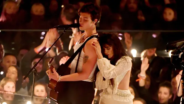 Momen Mesra Shawn Mendes dan Camila Cabello di Panggung MTV VMA 2019