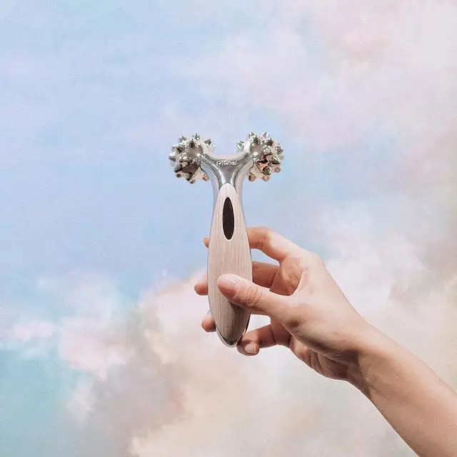 Beauty Device Terbaru untuk Menstimulasi Otot di Wajah