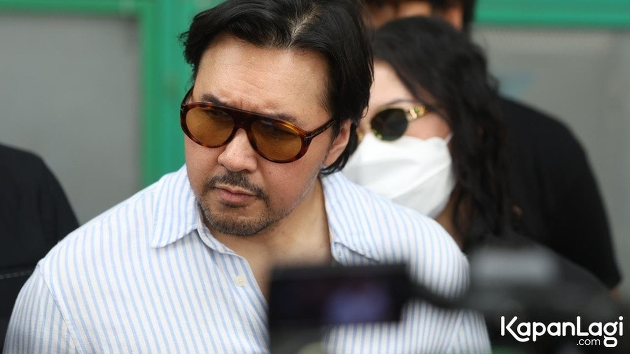 Potret David Eks Naif Dampingi Audrey Davis ke Pengadilan Untuk Kasus Video Syur, Persidangan Ditunda Besok