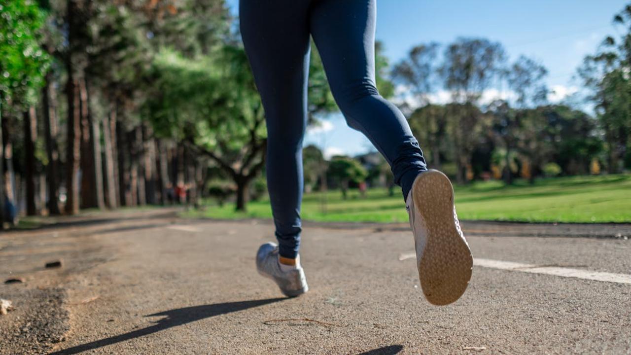 Turunkan Lemak Perut Tanpa Gym: 7 Gaya Jalan Kaki yang Bisa Anda Lakukan Setiap Hari