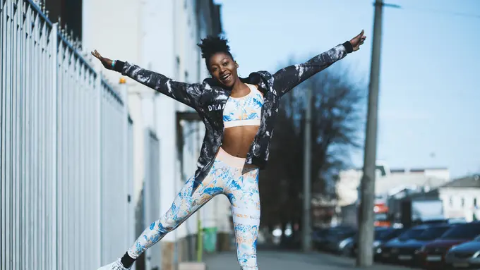 [Fimela] Ilustrasi Celana Ketat