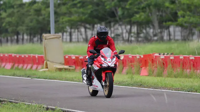 Test Ride Honda CBR250RR