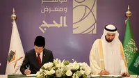 Menteri Agama Republik Indonesia Nasaruddin Umar dan Menteri Haji dan Umrah Arab Saudi Tawfiq F Al-Rabiah menandatangani MoU untuk musim haji 2025. (Foto: Humas Kemenag)