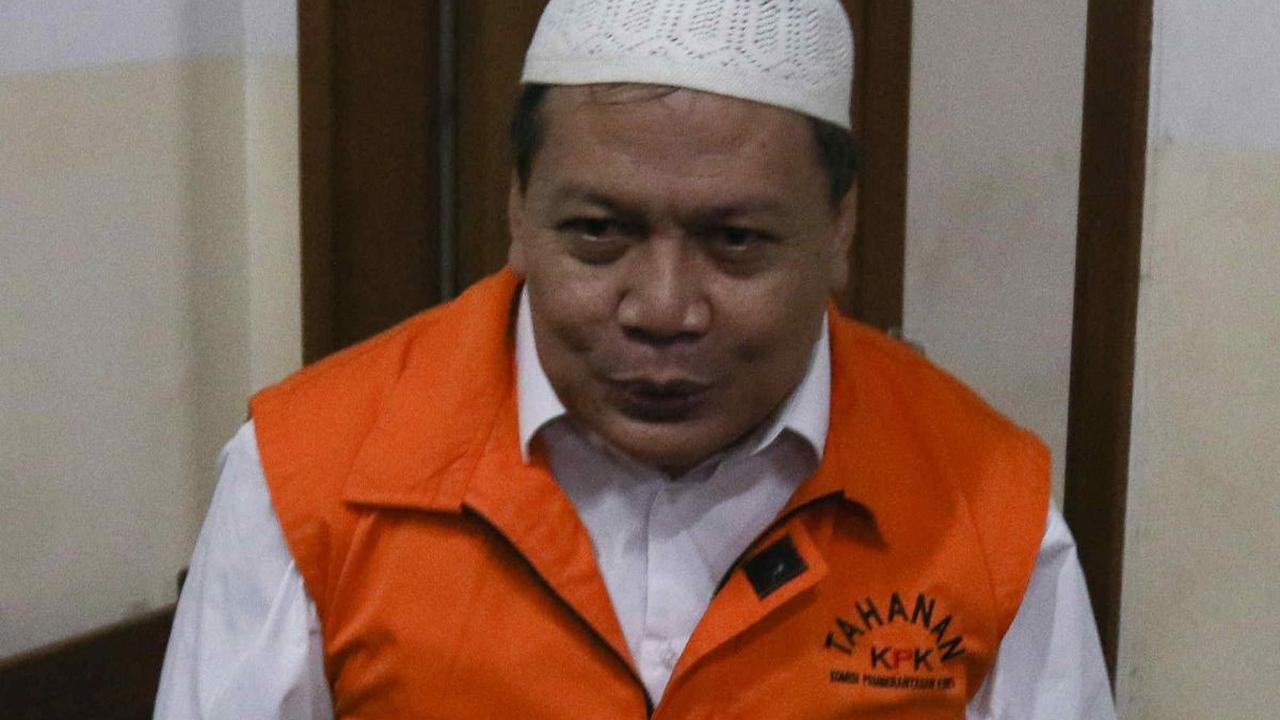 Terdakwa Ajun Komisaris Besar Polisi (AKBP) Bambang Kayun Panji Sugiharto seusai menjalani sidang putusan di Pengadilan Tipikor di Jakarta Pusat, Senin (4/9/2023).<br>
