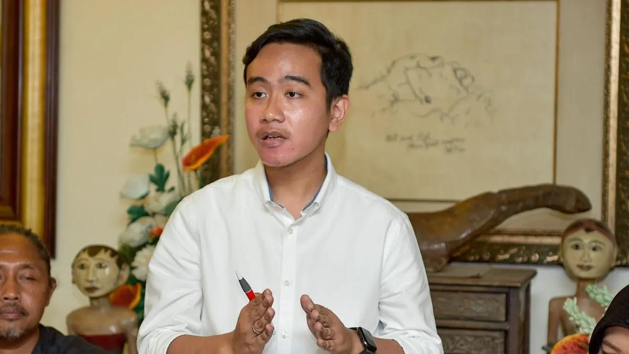 Suami Selvi Ananda itu berkilah ketika disinggung rencana deklarasi pasangan Prabowo-Gibran bersama Koalisi Indonesia Maju (KIM).<br>