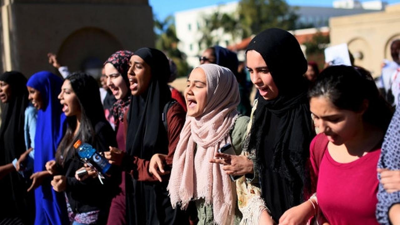 Muslimah cantik di AS gelar aksi melawan islamofobia