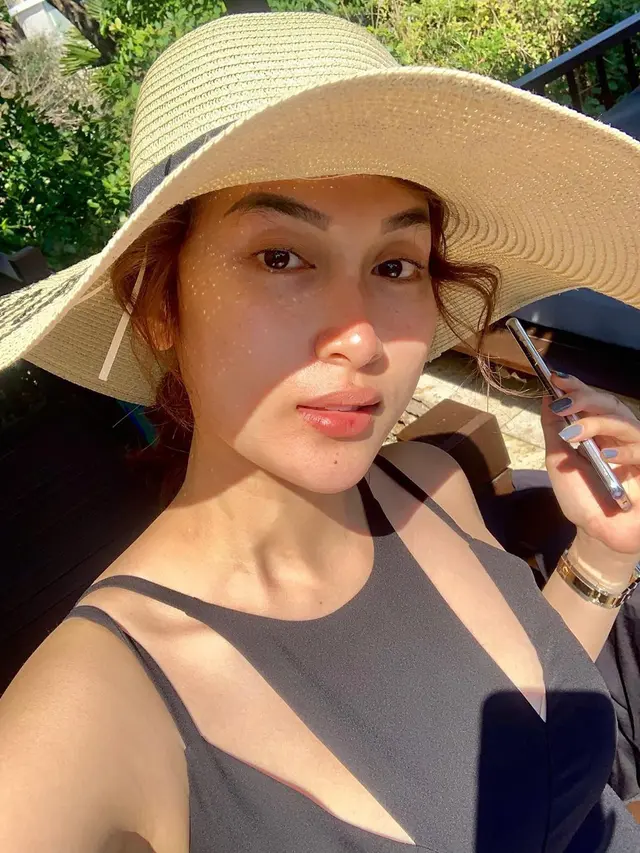 Potret Shella Pedangdut yang Jadi Asisten Pribadi Hotman Paris