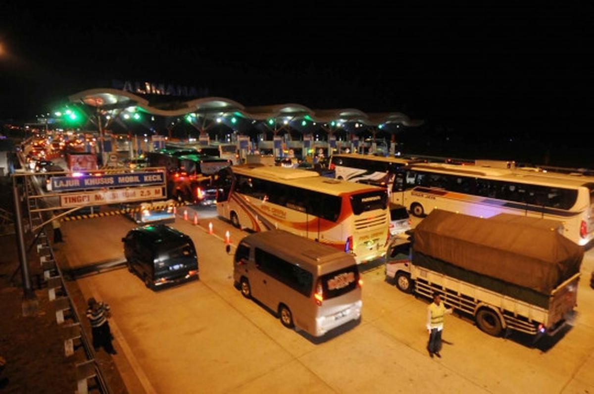 Gerbang Tol Palimanan macet hingga 10 km