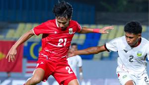 Aksi pemain Timnas Indonesia U-17, Alfredo Nararya Nugroho saat menghadapi Timor Leste dalam laga Grup A Piala AFF U-17 2026 di Stadion Gelora Joko Samudro, Gresik, Senin (13/4/2026). (Dok. AFF)