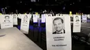 Deretan tempat duduk  disertai foto para selebriti dan tamu berjejer rapi jelang Screen Actors Guild Awards 2016 di Shrine Auditorium, Los Angeles, Jumat (29/1). 22nd Annual Screen Actors Guild Awards akan dimulai pada 30 Januari (REUTERS/Mario Anzuoni)