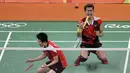 Pasangan pebulu tangkis ganda campuran Tontowi Ahmad/Liliyana Natsir menyumbangkan emas dalam ajang Olimpiade 2016 di Rio de Jeniero. (AP Photo/Mark Humphrey)
