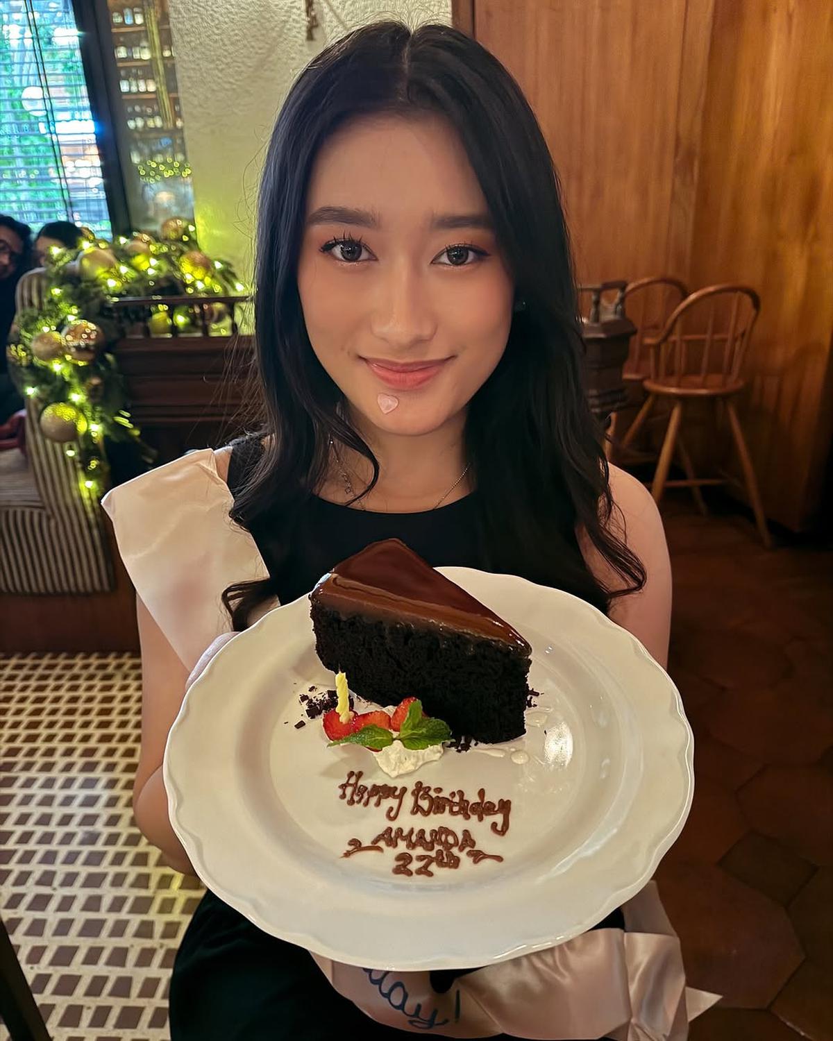 Amanda Caesa Rayakan Ulang Tahun ke-22 di Tanggal Spesial, Ini Momen Bahagianya