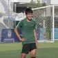 Gelandang Timnas Indonesia U-22, Witan Sulaeman, mengaku kondisinya sudah berangsur pulih dan siap tempur melawan Malaysia U-22. (Bola.com/Zulfirdaus Harahap)