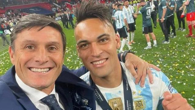 Foto: Javier Zanetti dan Lautaro Martinez