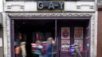 Pejalan kaki melintas di depan bar 'GAY', Soho, London, Senin (27/2). Soho merupakan kawasan yang terkenal sebagai distrik hiburan dan surga bagi para homoseksual setelah dilegalkan sejak 50 tahun lalu. (AFP Photo/ JUSTIN TALLIS)