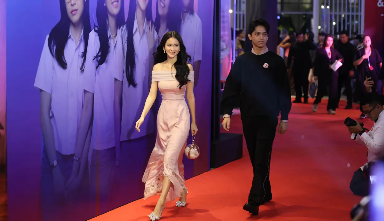 Pemeran dalam film ini dipilih melalui audisi ketat yang diadakan sejak akhir 2024 lalu dengan menjaring talenta muda berbakat dari berbagai daerah. Nama-nama yang terpilih langsung mencuri perhatian publik. (Kapanlagi.com/Budy Santoso)